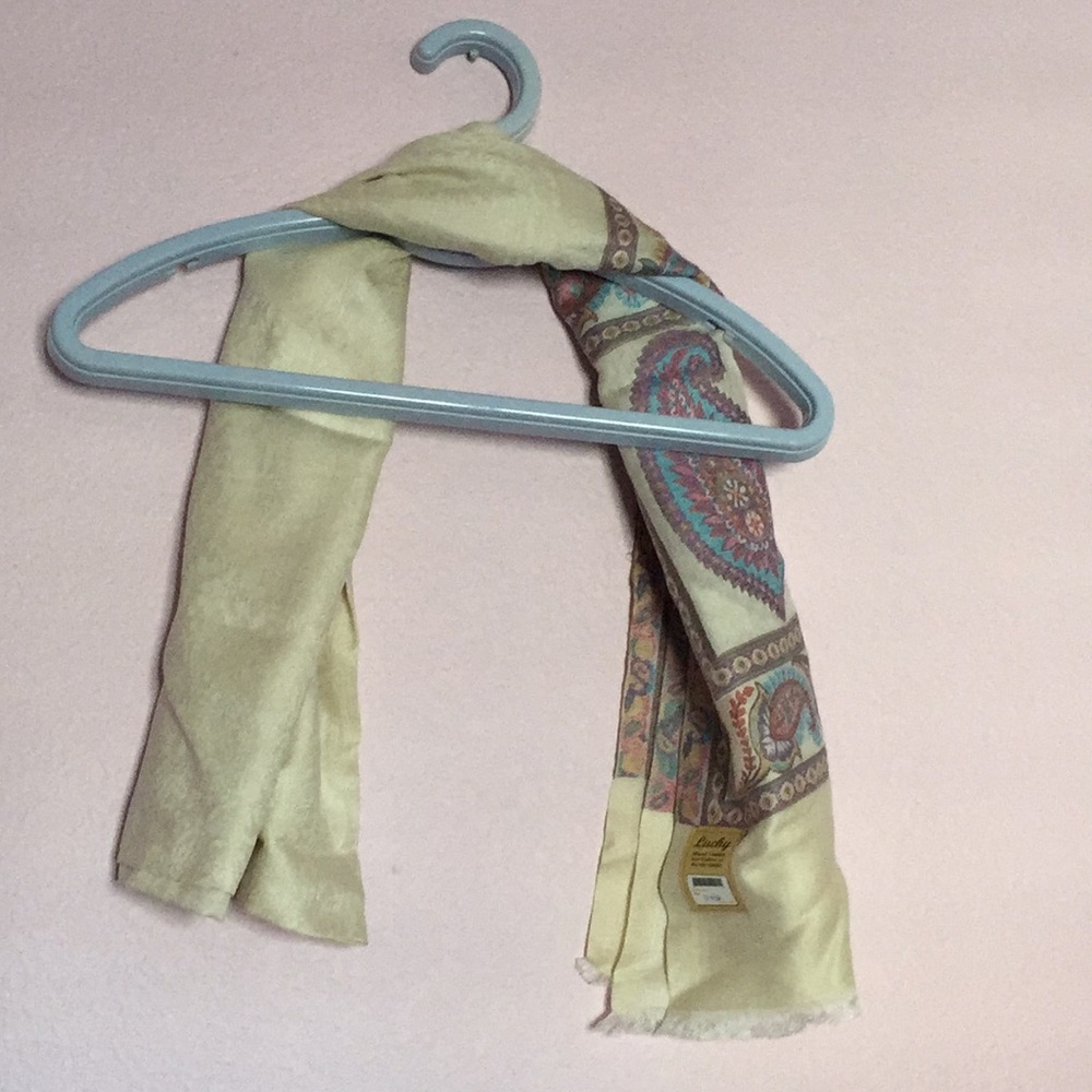Beautiful off white motif scarf/Shawl